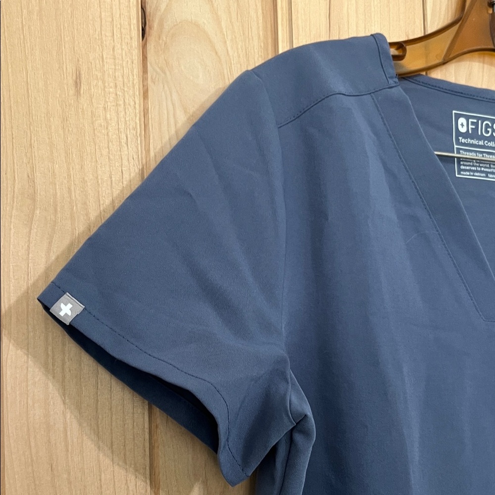 Figs Women's Scrub top in gray blue - Picture 4 of 7